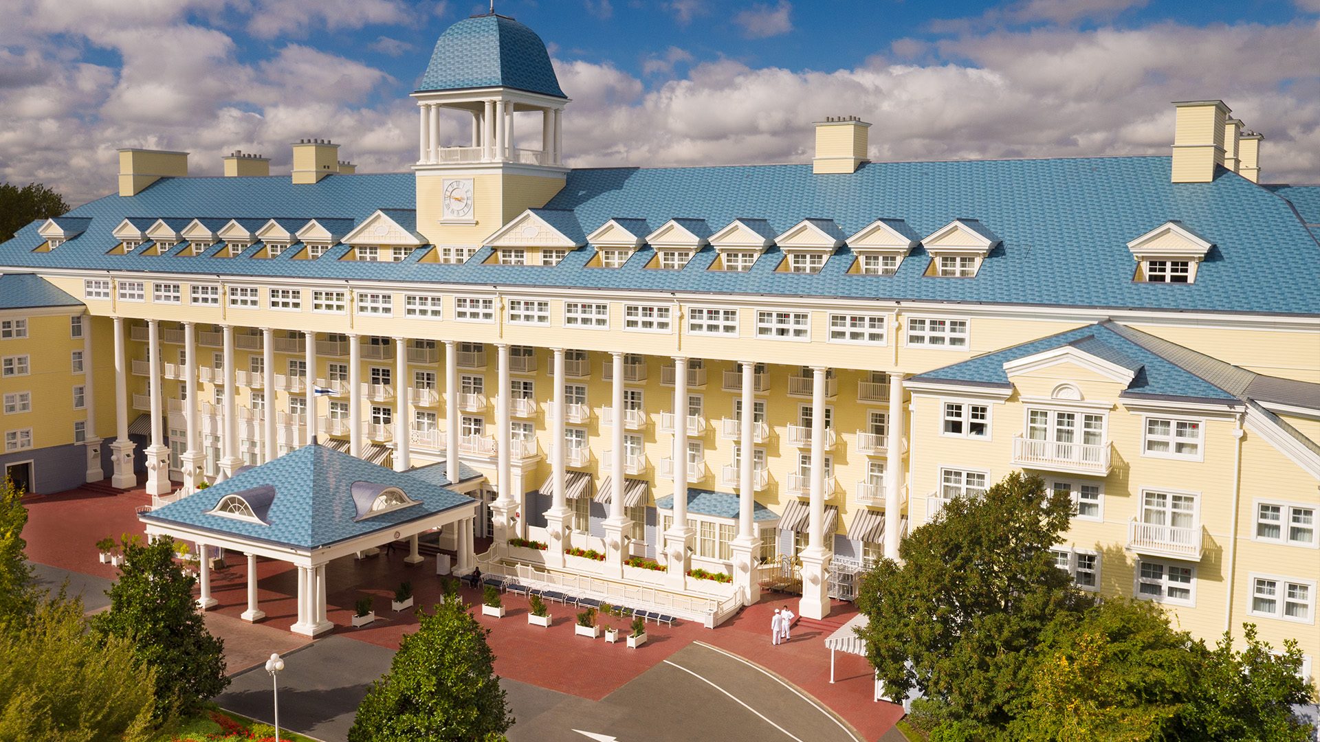 Newport-Bay-Club-Hotel-Disneyland-Achterkant