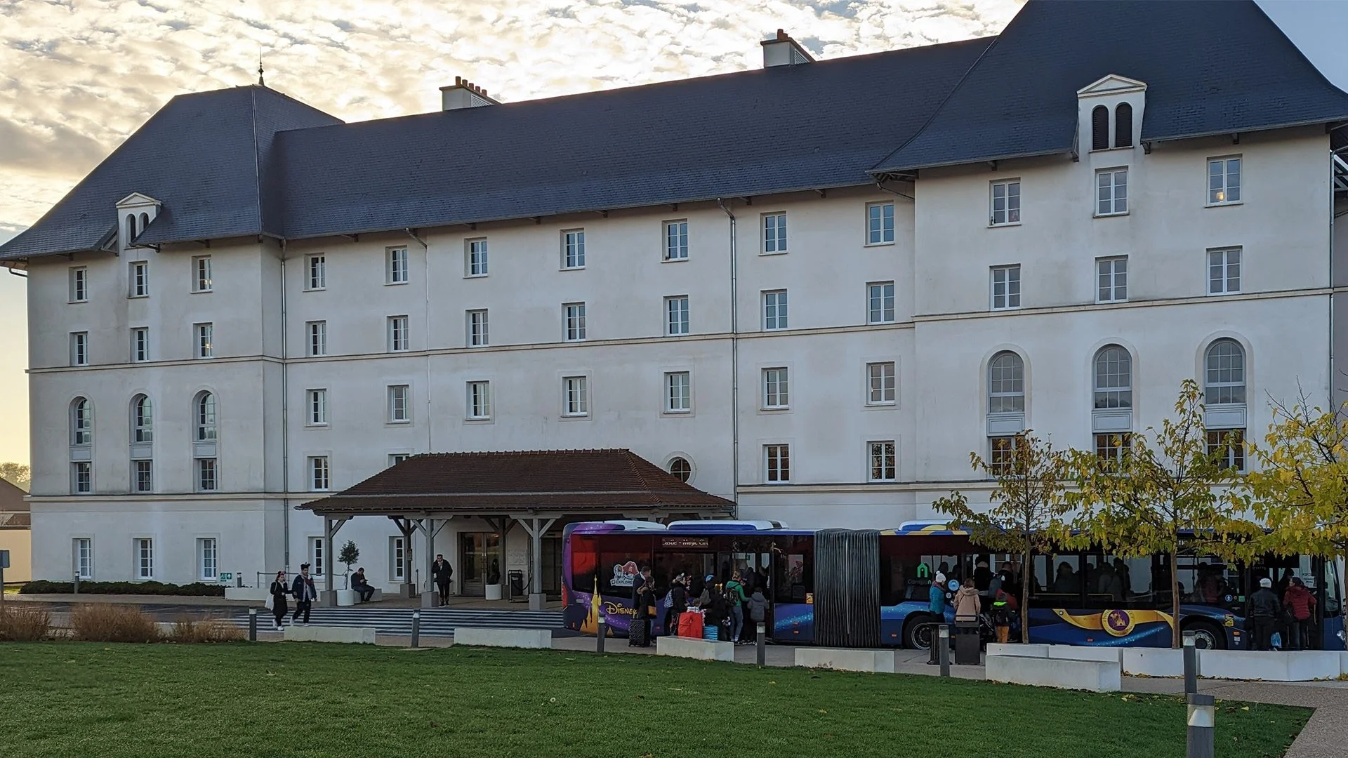 B&B hotel shuttle bus