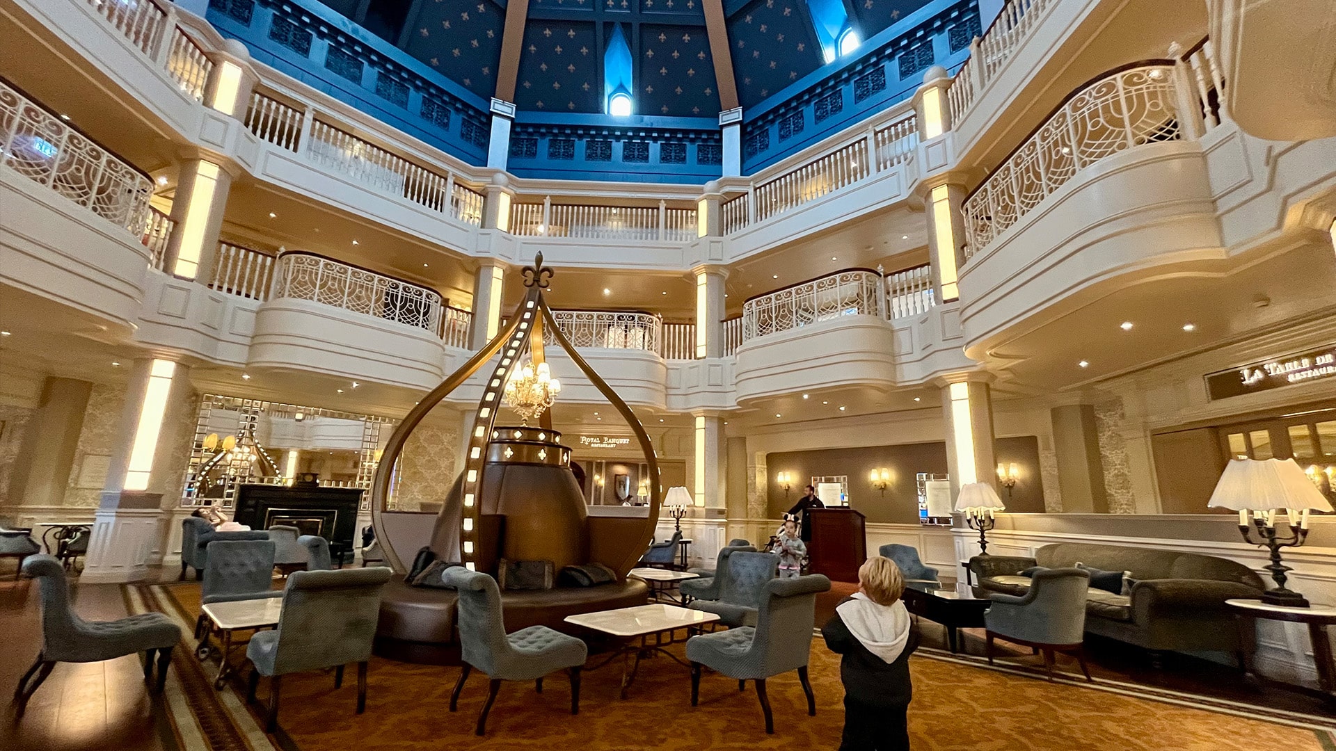 Disneyland Hotel Lobby Inrichting