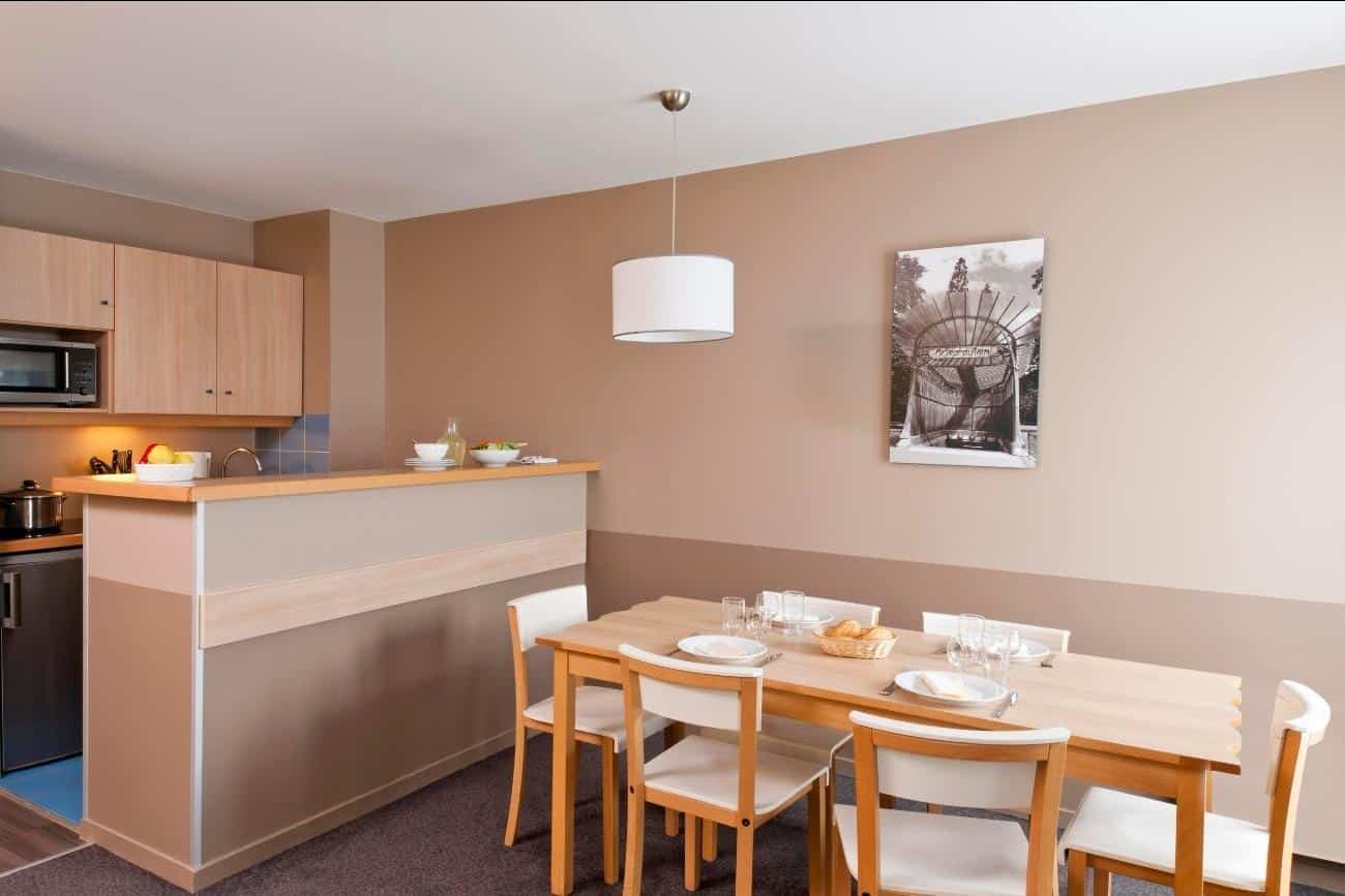Adagio Marne-la-Vallée Val d’Europe keuken en eettafel
