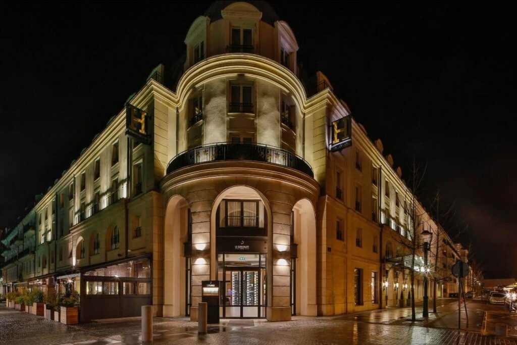 Hôtel l'Elysée Val d’Europe voorkant