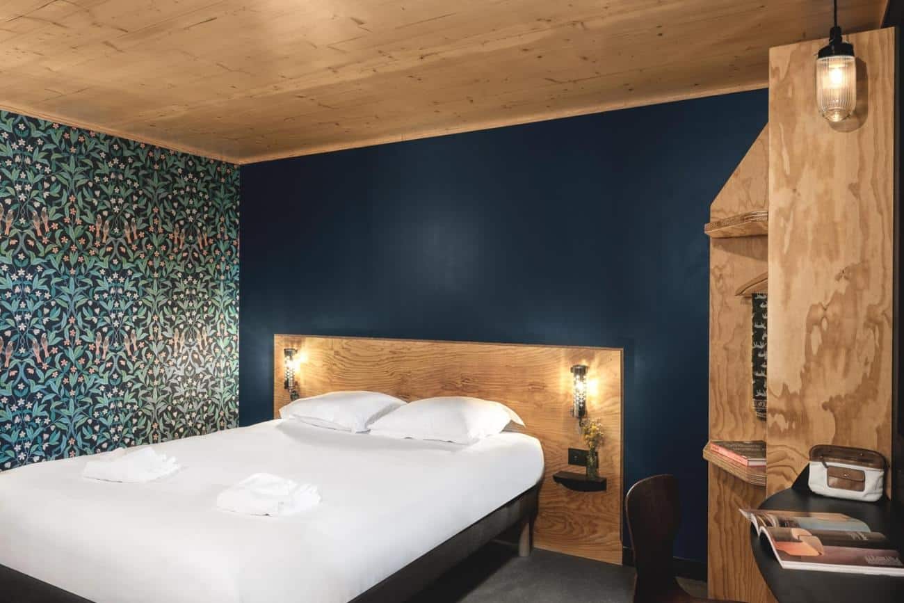 Eklo hotel bed in kamer