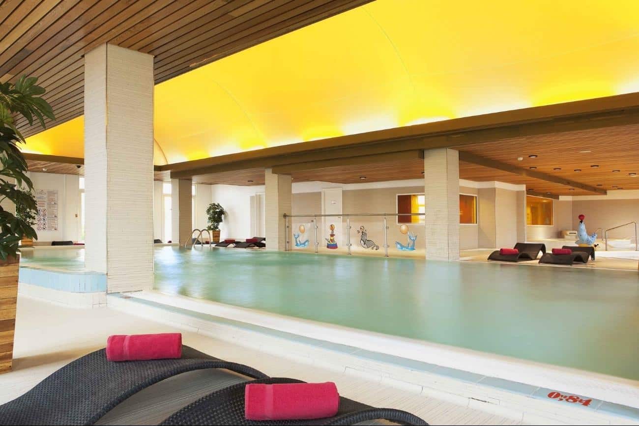 Grand Magic Hotel zwembad