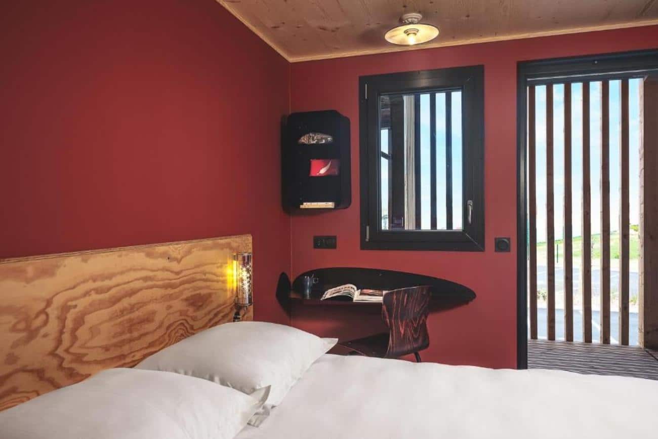 Eklo Hotel bed