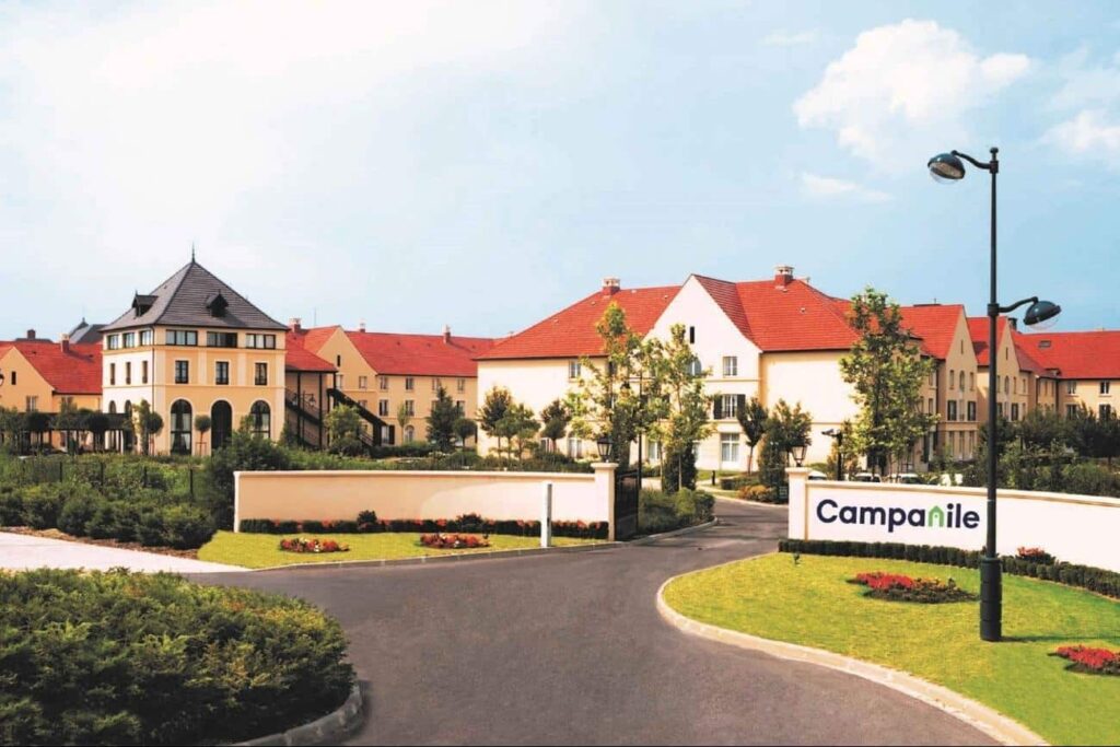 Hotel Campanile Val de France ingang
