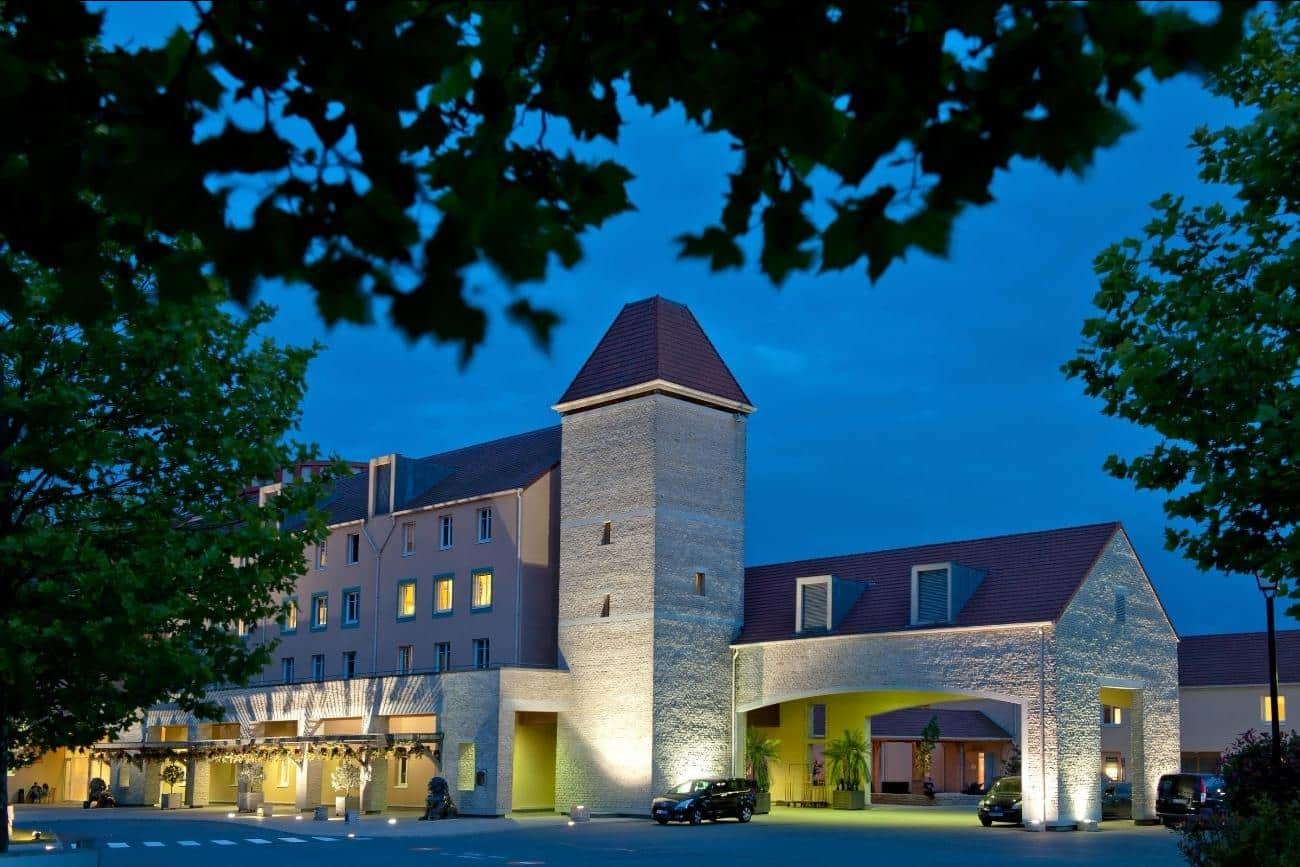 Explorers Hotel voorkant