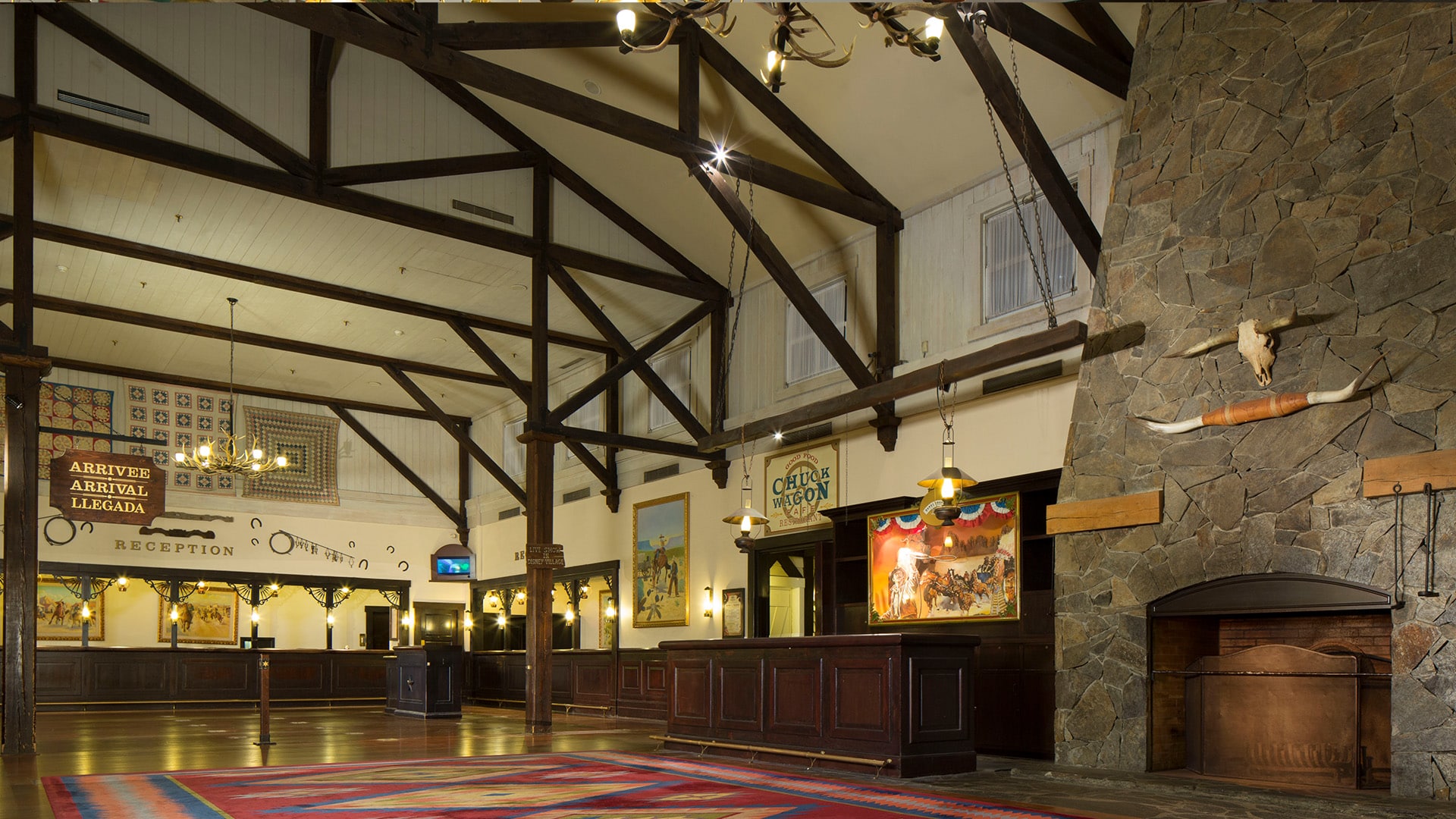 Hotel-Cheyenne-Disneyland-Parijs-Magie-Expert-Lobby-1.jpg