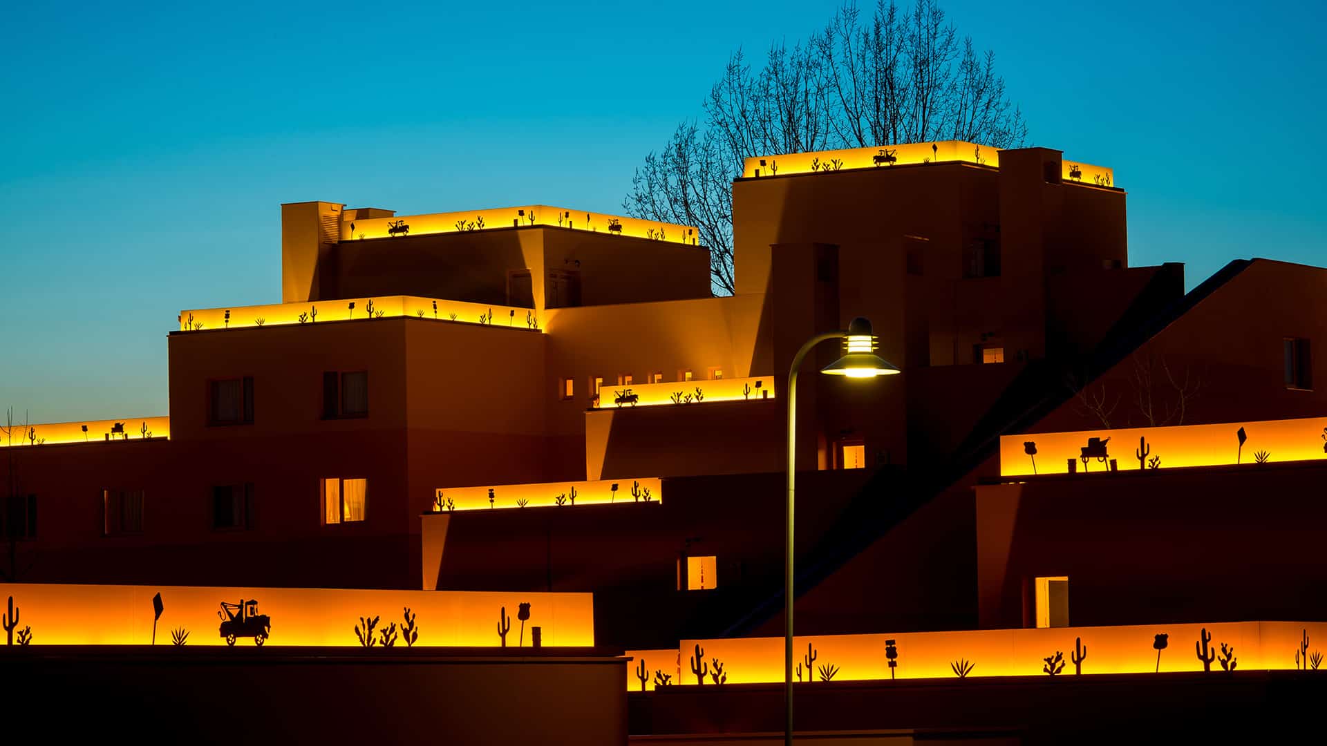 Hotel-Santa-Fe-Disneyland-Parijs-Magie-Expert-Buitenkant2-1.jpg