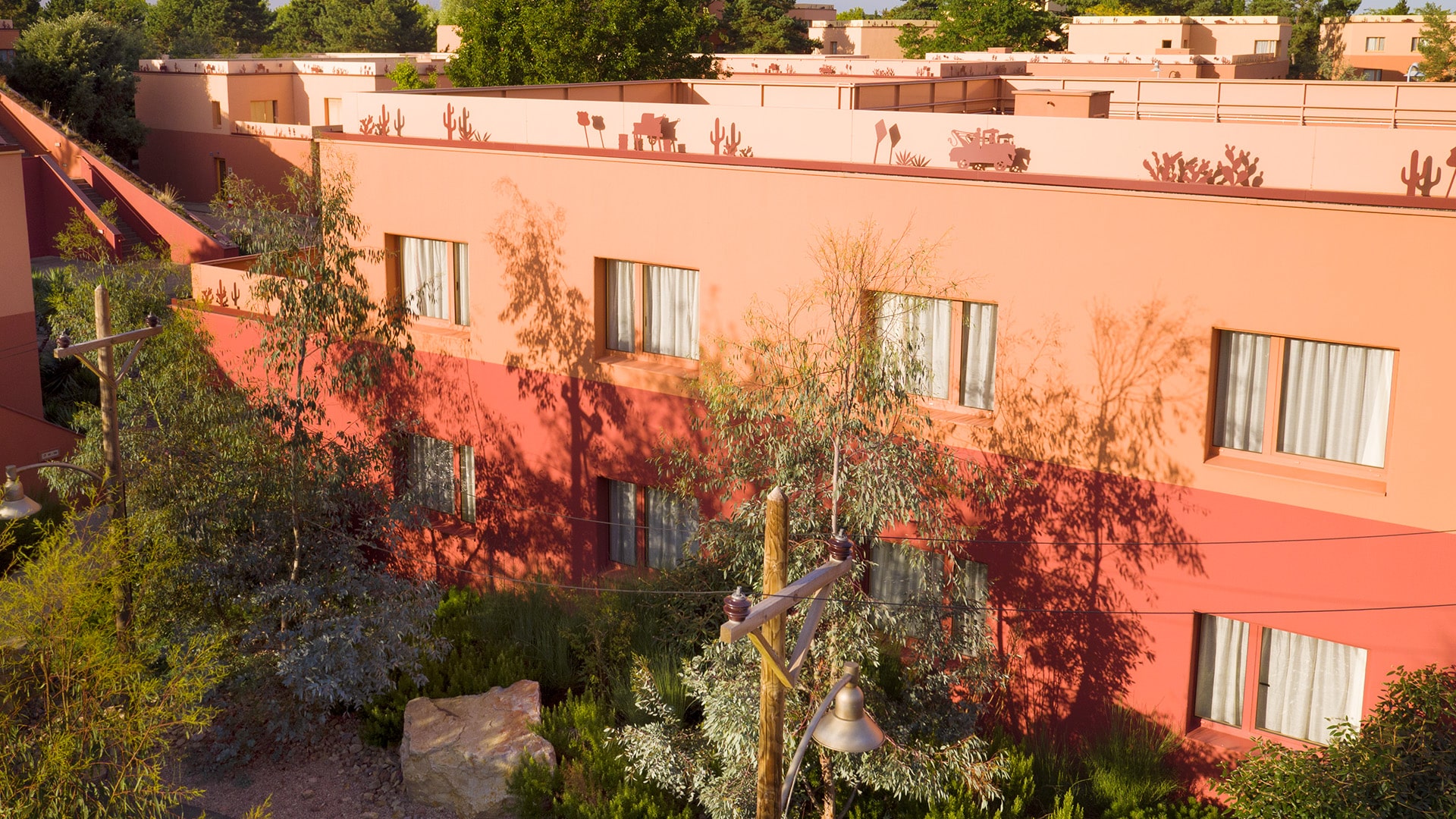 Hotel-Santa-Fe-Disneyland-Parijs-Magie-Expert-Buitenkant3.jpg