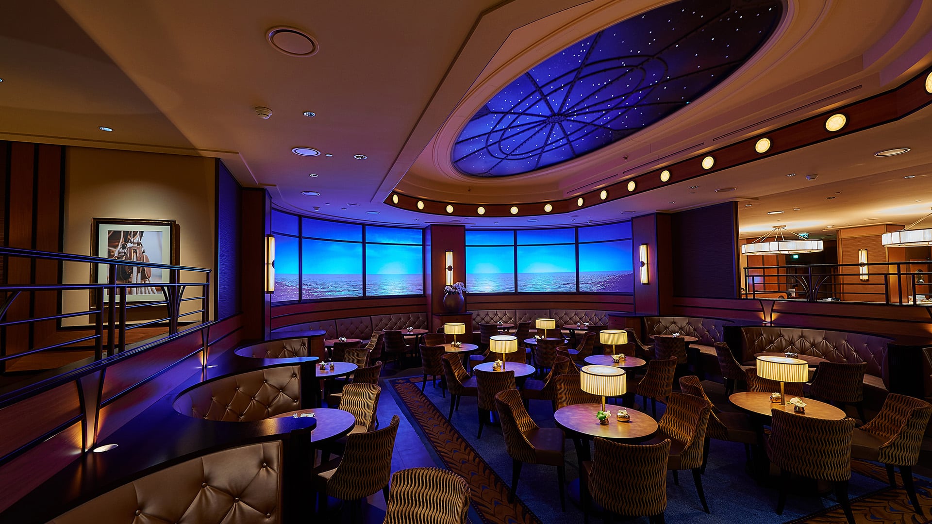 Newport-Bay-Club-Hotel-Disneyland-Lounge.jpg