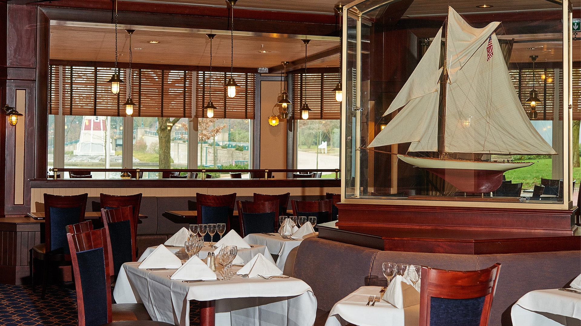 Newport-Bay-Club-Hotel-Disneyland-Restaurant.jpg