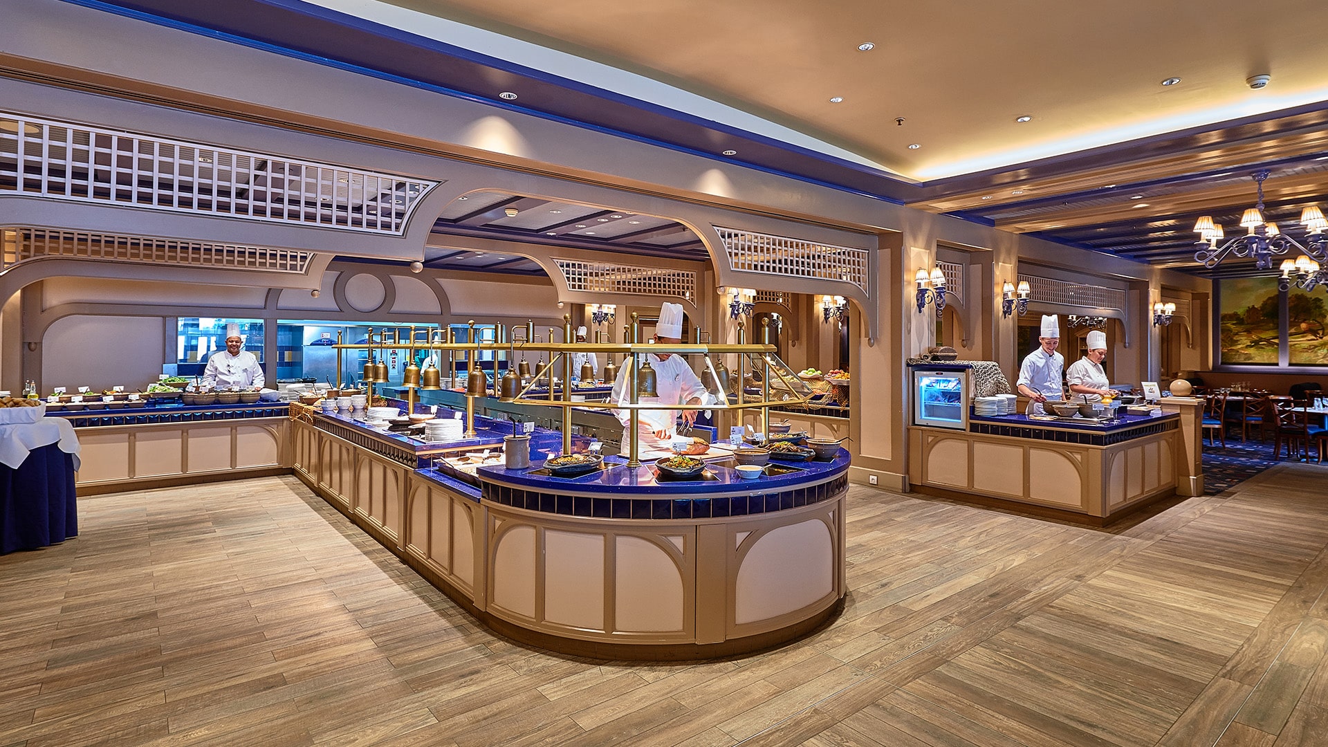 Newport-Bay-Club-Hotel-Disneyland-Restaurant2.jpg