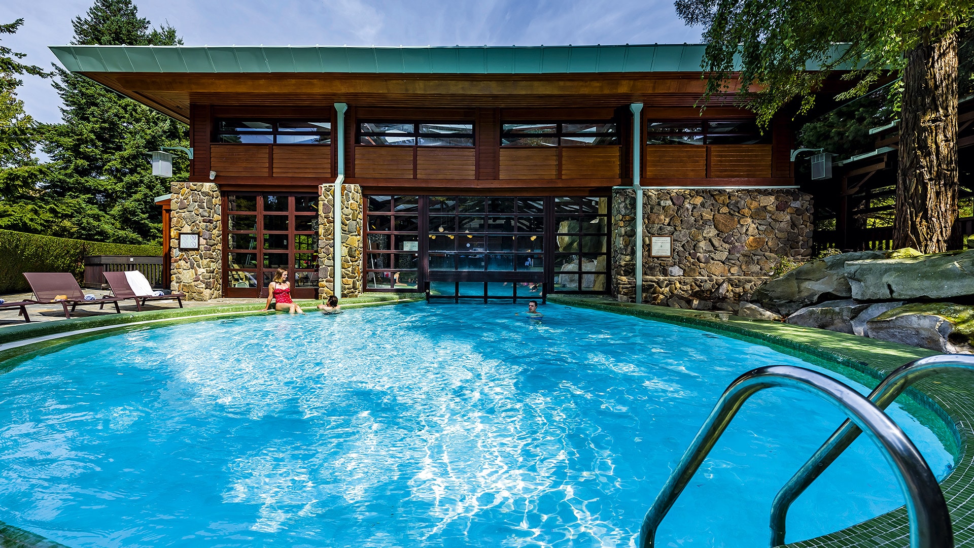 Seqouia-Lodge-Disney-Hotel-Magie-Expert-Buitenzwembad.jpg