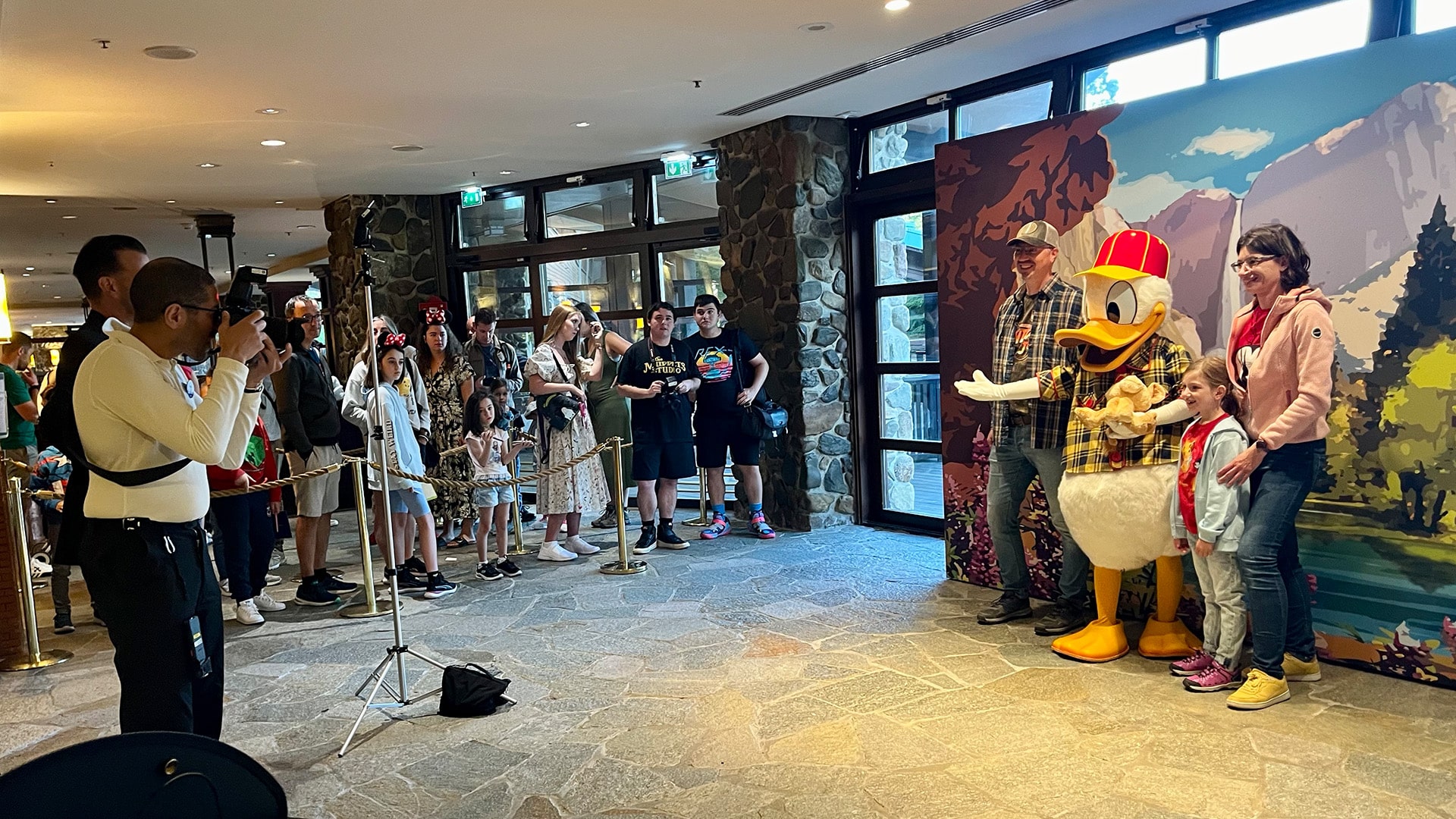 Disney Figuren ontmoeten Sequoia Lodge